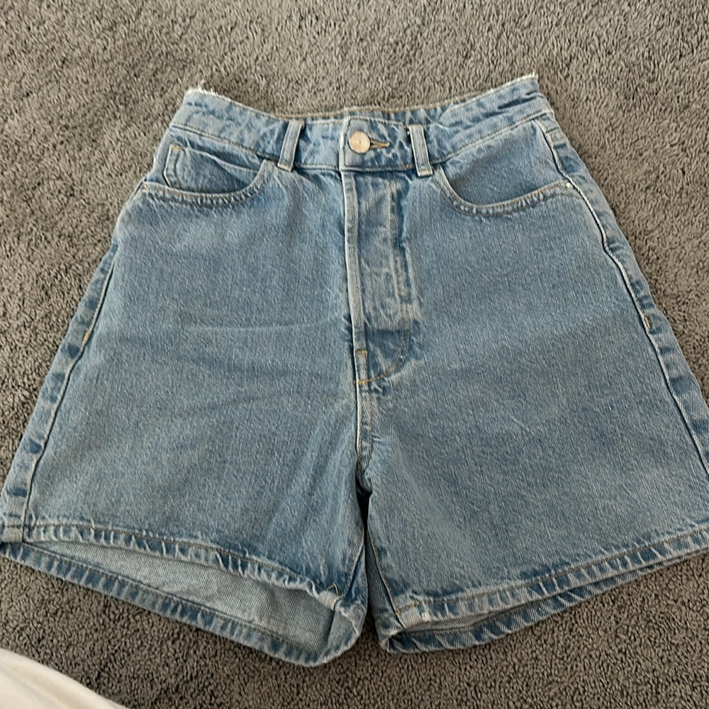1 or 2 Zara shorts!!